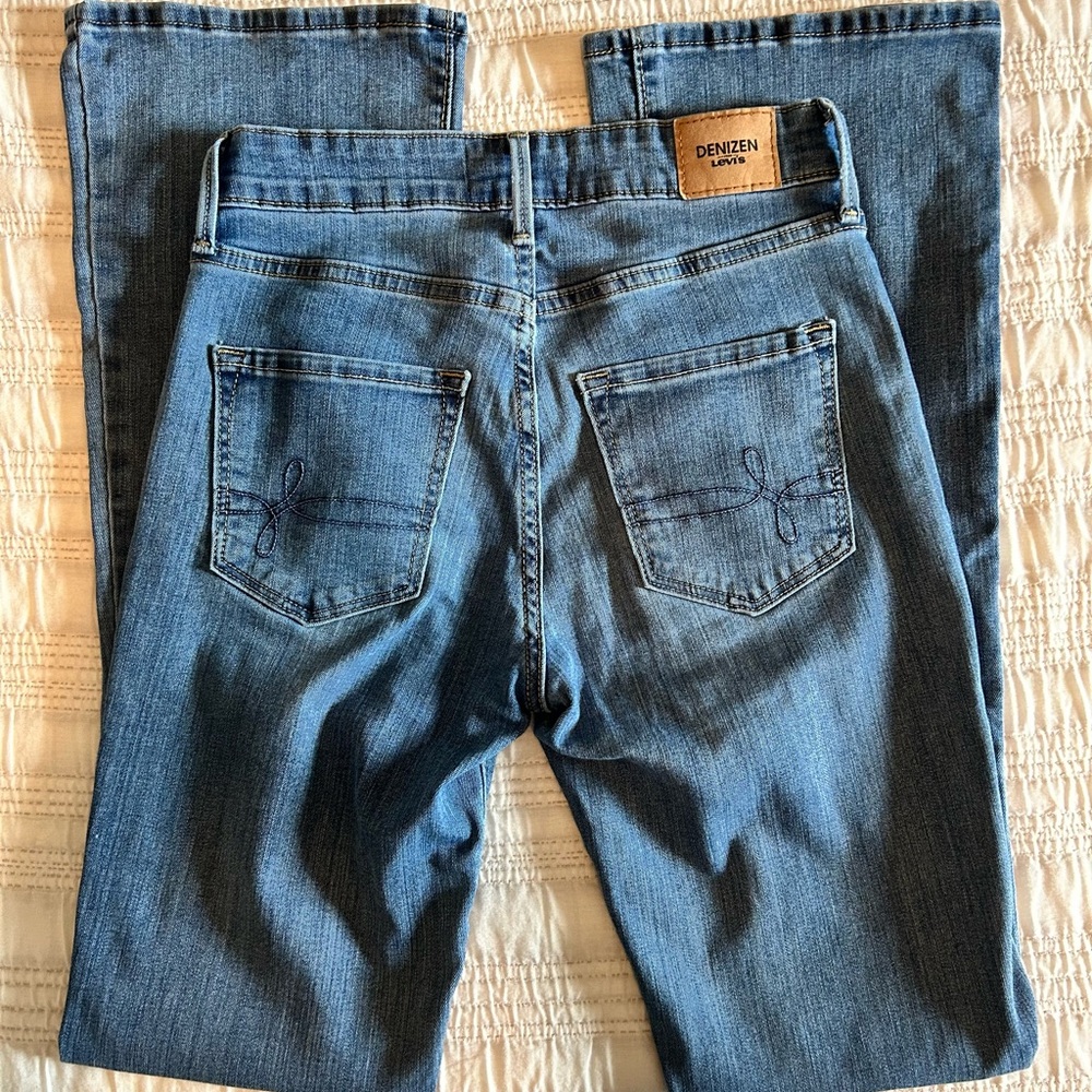 Denizen from Levi's Women's mid rid bootcut Jeans in Classic Blue size 2 - Picture 5 of 10